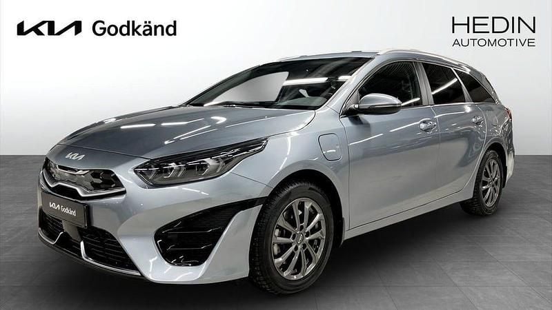 Grå Begagnad 2024 Kia Ceed Advance Halvkombi | 309 900 kr (Marknadspris) - Bild 1/4