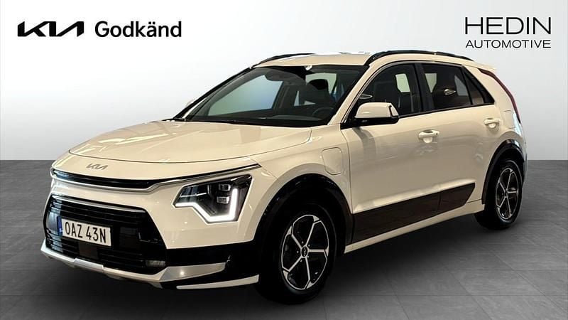 Vit (white) Begagnad 2023 Kia Niro Advance SUV | 369 900 kr (Marknadspris) - Bild 1/4