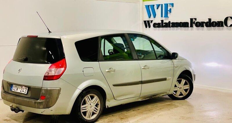 Begagnad Renault Grand Scénic II 135 HK (99 kW) 2004 Ljusgrå Minibuss