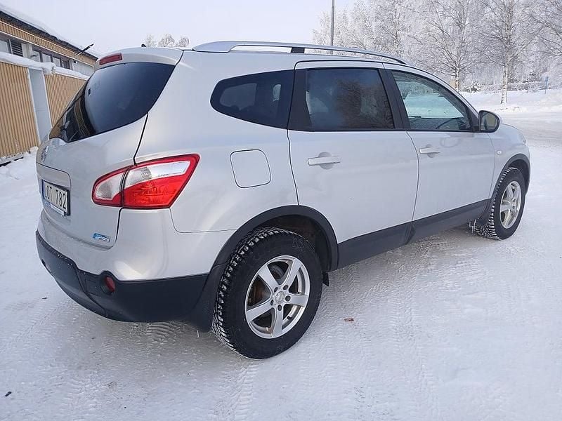 Begagnad Nissan Qashqai +2 110 HK (80 kW) 2011 Silver SUV
