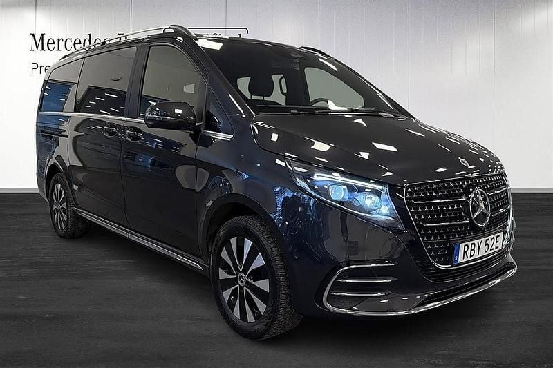 Begagnad Mercedes V300 AMG 237 HK (174 kW) 2025 Mörkgrå Minibuss