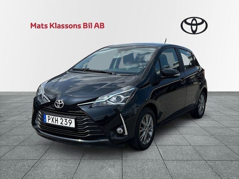 Svart Begagnad 2018 Toyota Yaris Active Halvkombi | 119 000 kr (Marknadspris) - Bild 1/4