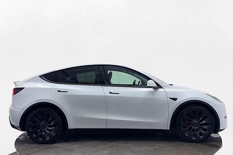 Vit Begagnad 2023 Tesla Model Y Performance SUV | 334 900 kr (Marknadspris) - Bild 1/3