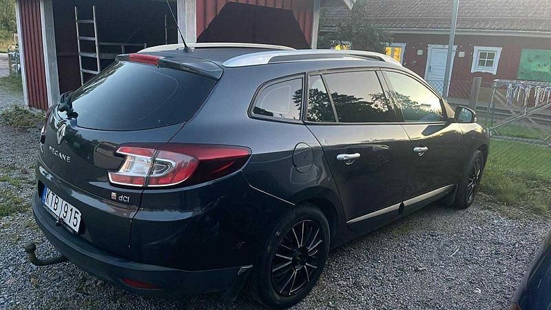Grå Begagnad 2010 Renault Mégane GrandTour Kombi | 28 000 kr (Marknadspris) - Bild 1/4