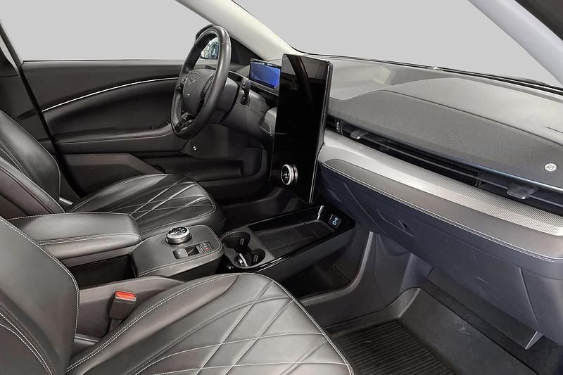 Begagnad Ford Mustang Mach-E Standard Range 216 kW (294 HK) 2021 Svart SUV