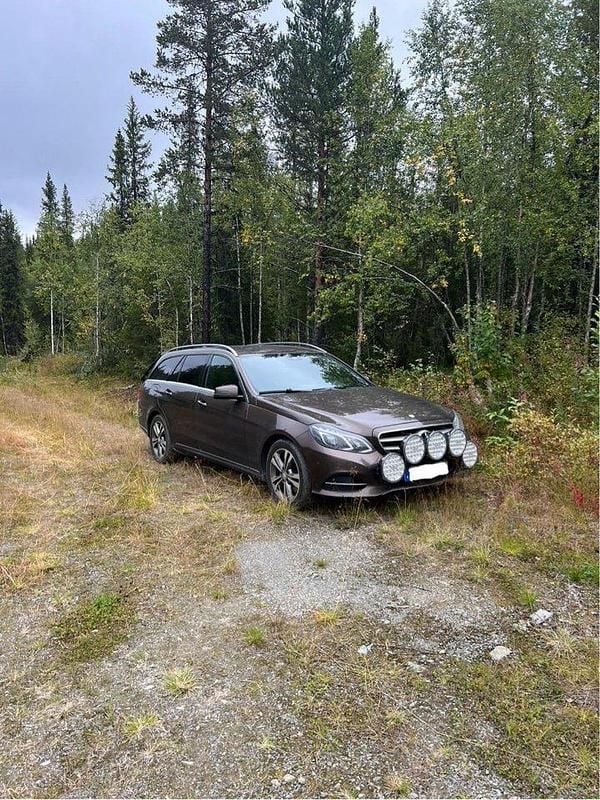 Brun Begagnad 2014 Mercedes E250 Avantgarde Kombi | 185 000 kr (Marknadspris) - Bild 1/1