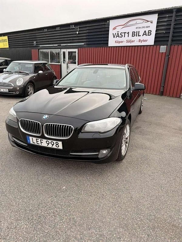 Begagnad BMW 525 204 HK (150 kW) 2010 Svart Kombi