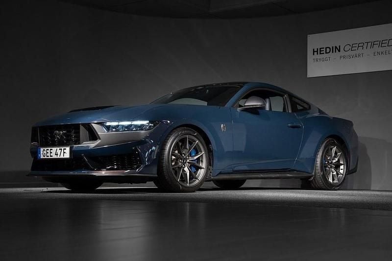 Blå Begagnad 2024 Ford Mustang Dark Horse Sportkupé | 709 900 kr (Marknadspris) - Bild 1/4