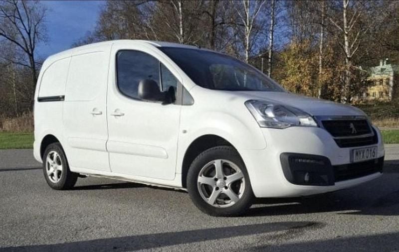 Vit Begagnad 2016 Peugeot Partner Minibuss | 89 500 kr (Marknadspris) - Bild 1/4
