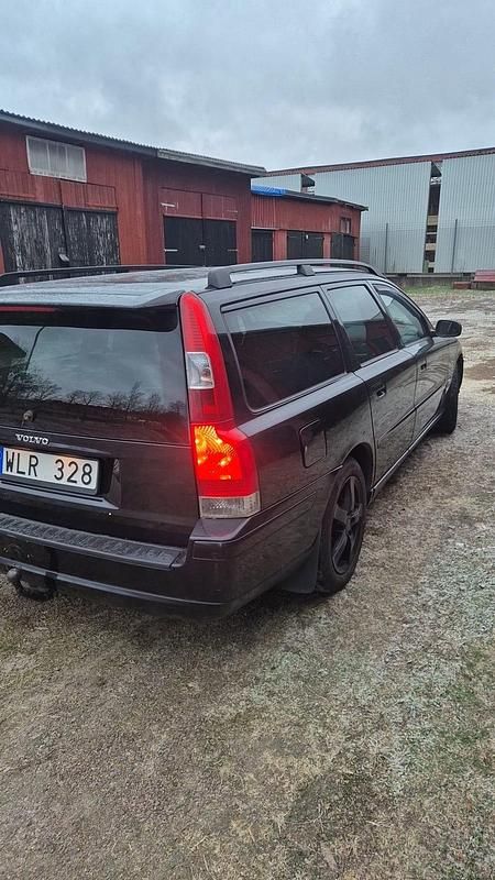 Begagnad 2005 Volvo V70 Kombi | 23 900 kr (Dyr) - Bild 1/4
