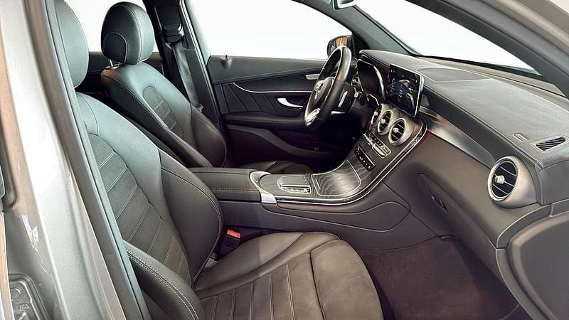Begagnad Mercedes GLC300 2021 Silver Sportkupé