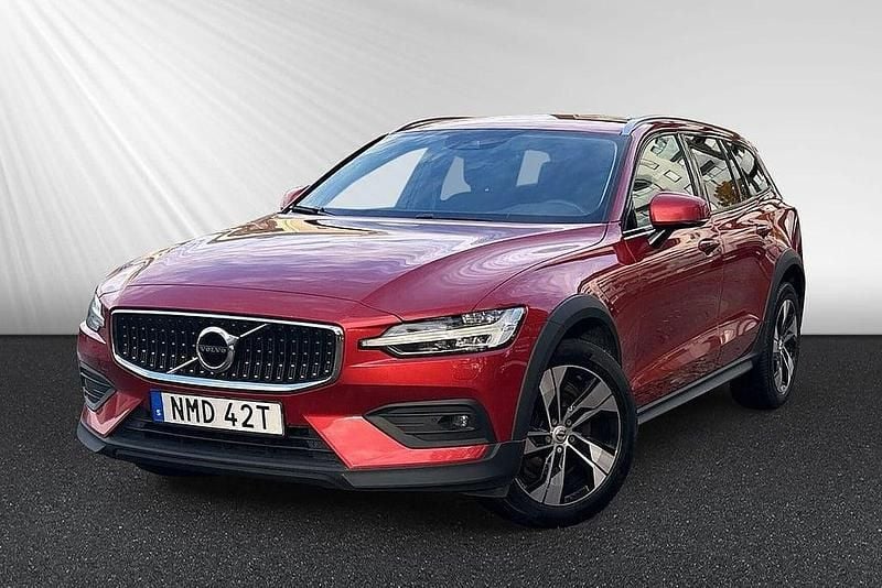 Röd Begagnad 2020 Volvo V60 CC SE Kombi | 279 900 kr (Marknadspris) - Bild 1/3