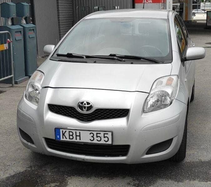 Silver Begagnad 2009 Toyota Yaris Halvkombi | 38 000 kr (Bra pris) - Bild 1/4