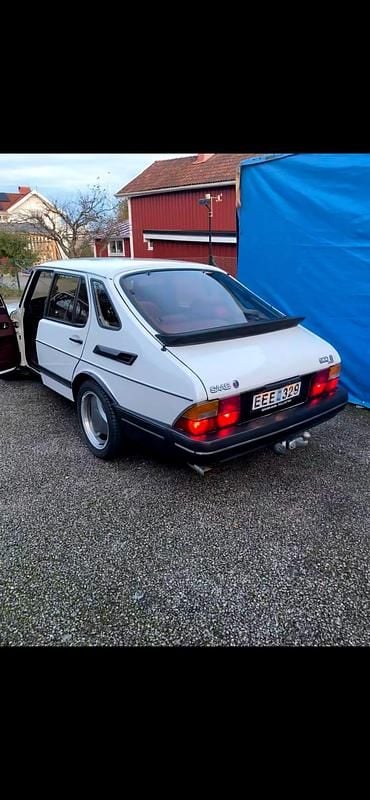 Vit Begagnad 1990 Saab 900 Halvkombi | 75 000 kr - Bild 1/4