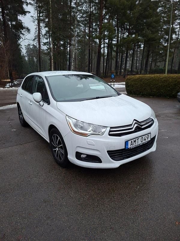 Begagnad 2013 Citroën C4 Halvkombi | 94 000 kr (Marknadspris) - Bild 1/4