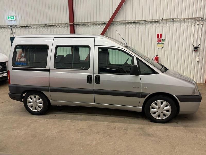 Begagnad Citroën Jumpy 136 HK (100 kW) 2006 Silver Minibuss