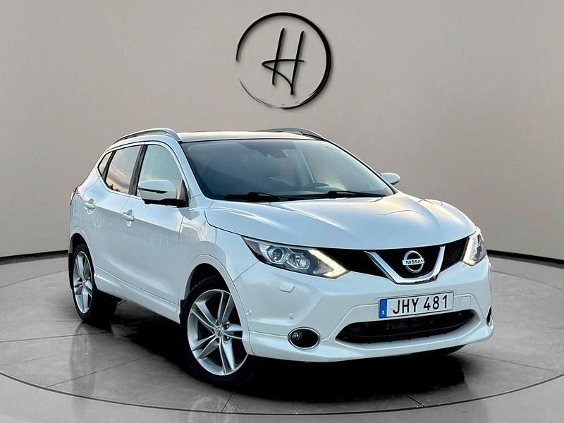 Vit Begagnad 2015 Nissan Qashqai 360º SUV | 135 000 kr (Marknadspris) - Bild 1/4
