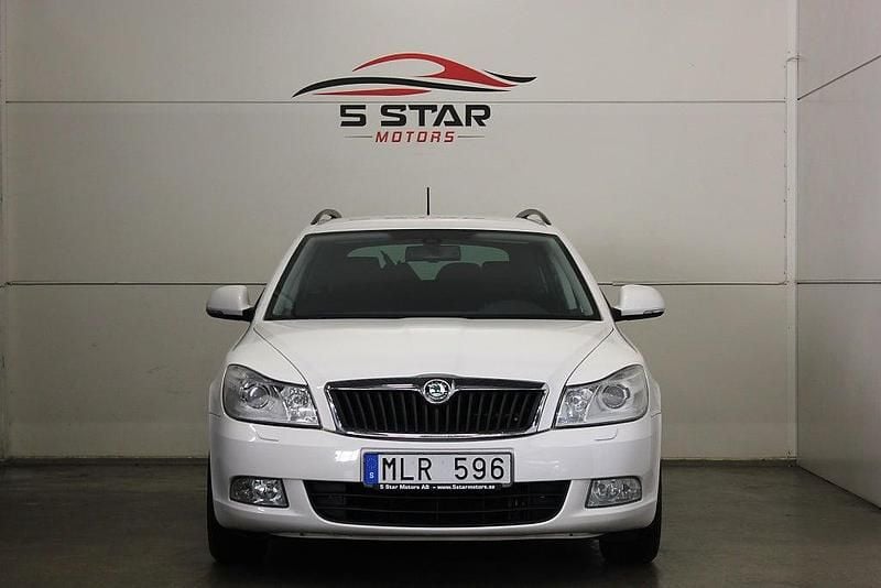 Begagnad Skoda Octavia Elegance 105 HK (77 kW) 2012 Vit Kombi