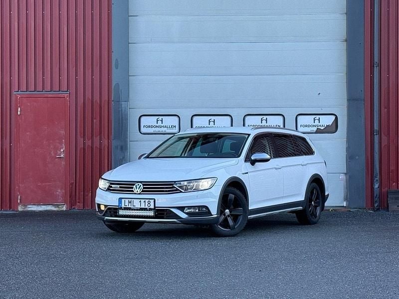 Vit Begagnad 2016 VW Passat Alltrack Kombi | 159 900 kr (Lite dyr) - Bild 1/4