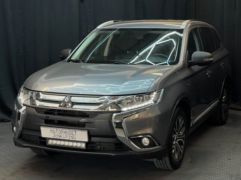 Mörkgrå (grå) Begagnad 2016 Mitsubishi Outlander SUV | 124 800 kr (Bra pris) - Bild 1/4