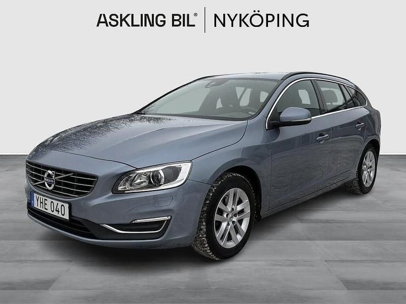 Ljusblå Begagnad 2016 Volvo V60 Momentum Kombi | 179 000 kr (Marknadspris) - Bild 1/4
