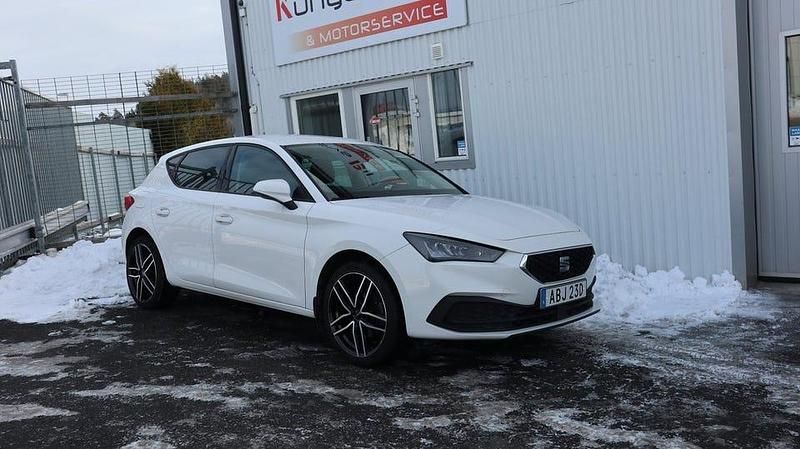 Begagnad Seat Leon Style 110 HK (80 kW) 2020 Vit Halvkombi