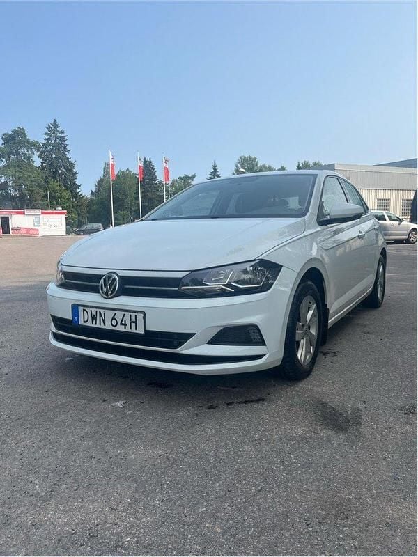 Vit Begagnad 2019 VW Polo Halvkombi | 119 900 kr (Marknadspris) - Bild 1/4