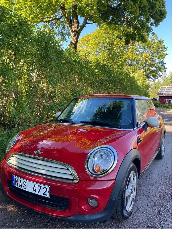 Röd Begagnad 2013 Mini Cooper Salt Halvkombi | 75 000 kr - Bild 1/4