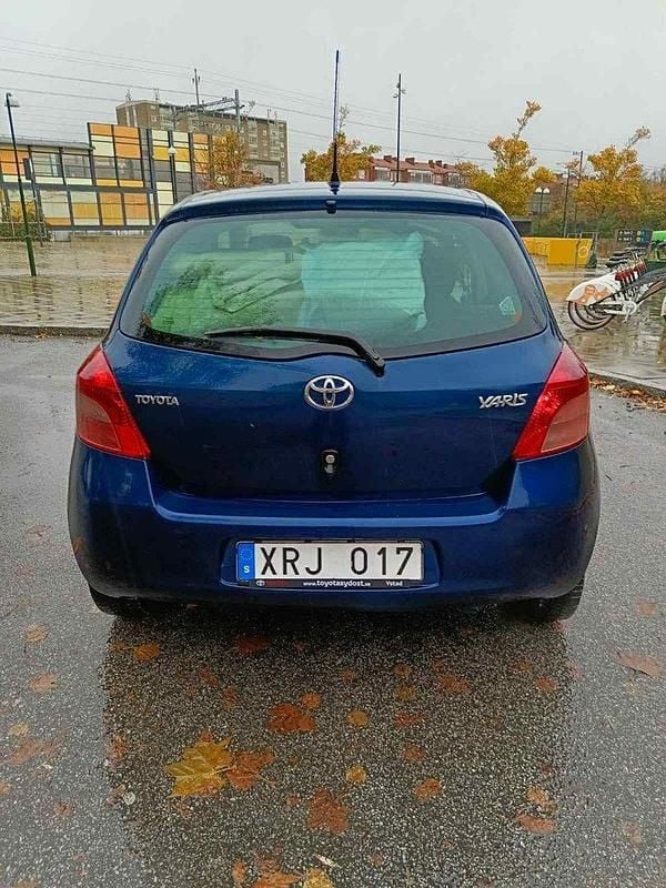 Blå Begagnad 2006 Toyota Yaris Halvkombi | 19 900 kr (Marknadspris) - Bild 1/4