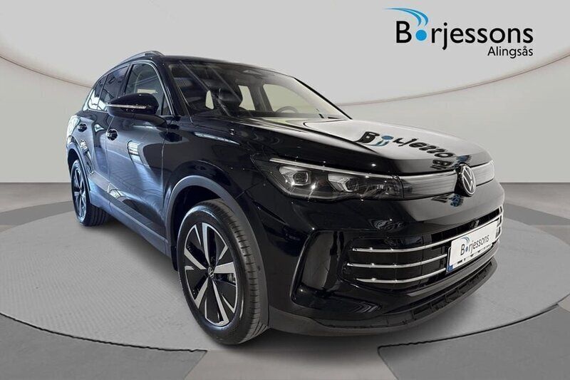 Svart Ny 2025 VW Tiguan Elegance SUV | 619 900 kr (Dyr) - Bild 1/4