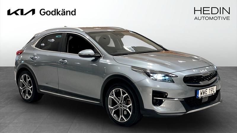 Grå (grey) Begagnad 2022 Kia XCeed Advance SUV | 239 900 kr (Marknadspris) - Bild 1/4
