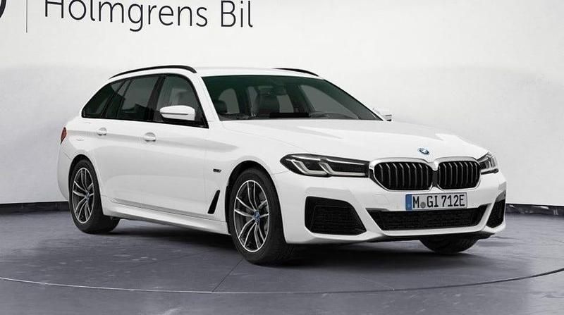 Alpinvit Begagnad 2022 BMW 530 M Sport Kombi | 349 800 kr - Bild 1/4