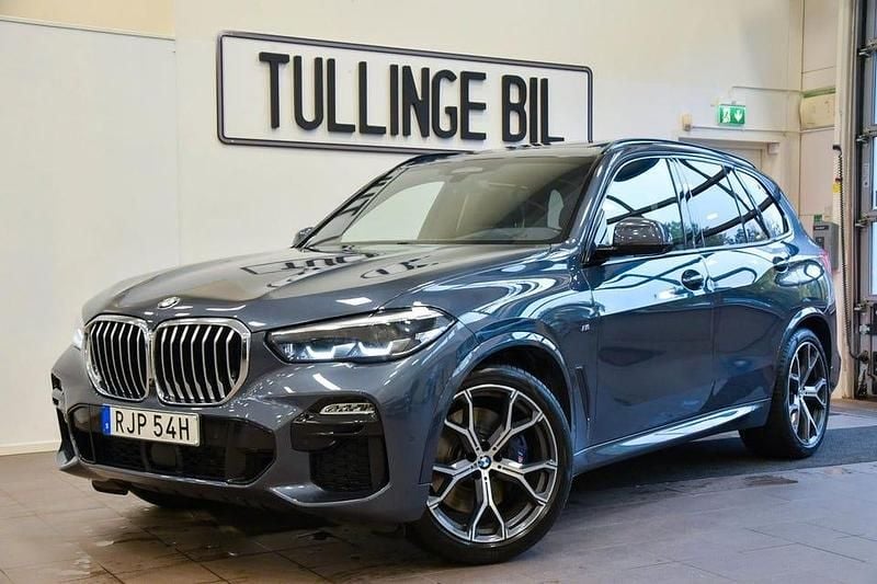 Grå Begagnad 2019 BMW X5 M Sport SUV | 519 800 kr (Bra pris) - Bild 1/4