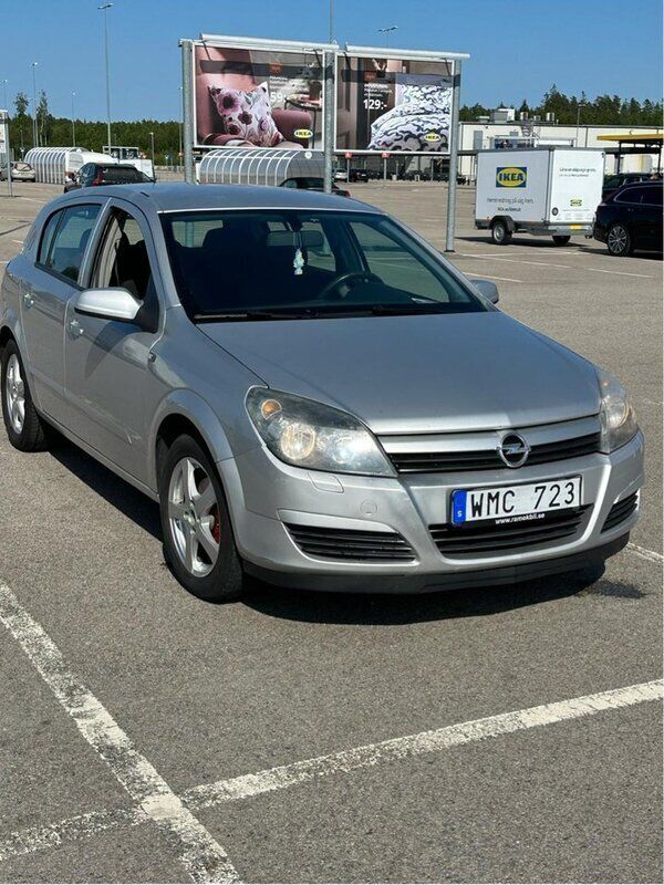 Grå Begagnad 2005 Opel Astra Halvkombi | 18 000 kr (Marknadspris) - Bild 1/4