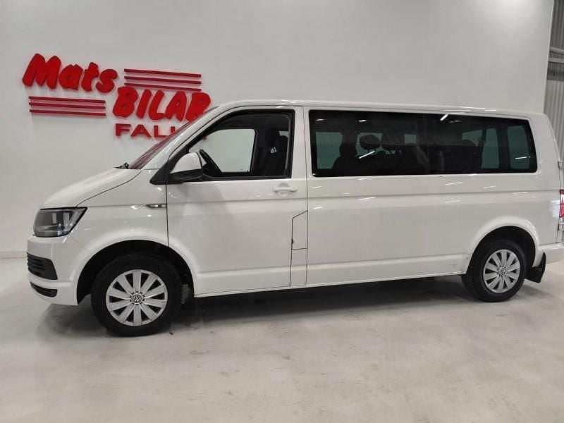 Vit Begagnad 2016 VW Caravelle Comfortline Minibuss | 219 900 kr (Dyr) - Bild 1/4