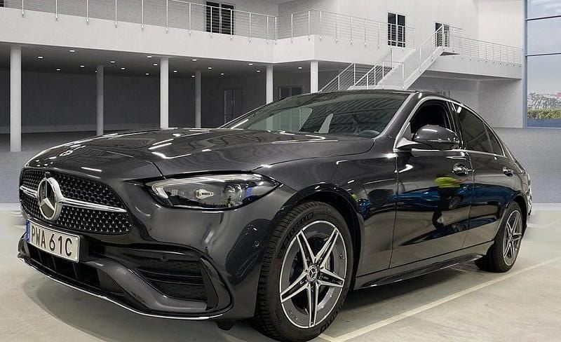 Grå Begagnad 2023 Mercedes C300e Premium Sedan | 549 000 kr (Lite dyr) - Bild 1/4
