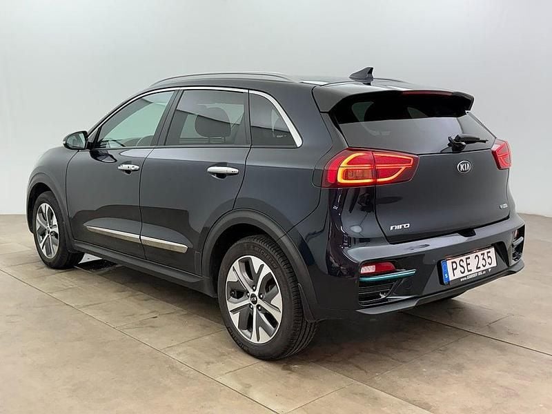 Begagnad Kia e-Niro Plus 150 kW (204 HK) 2020 Blå SUV