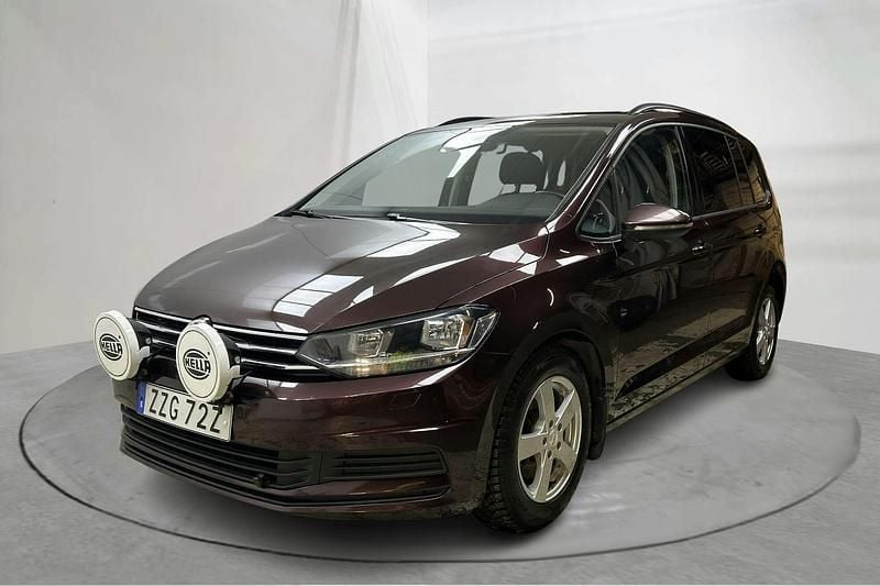 Mörkröd Begagnad 2019 VW Touran Minibuss | 199 000 kr (Superpris) - Bild 1/4