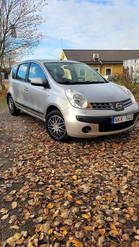 Silver Begagnad 2007 Nissan Note Halvkombi | 17 000 kr (Marknadspris) - Bild 1/4