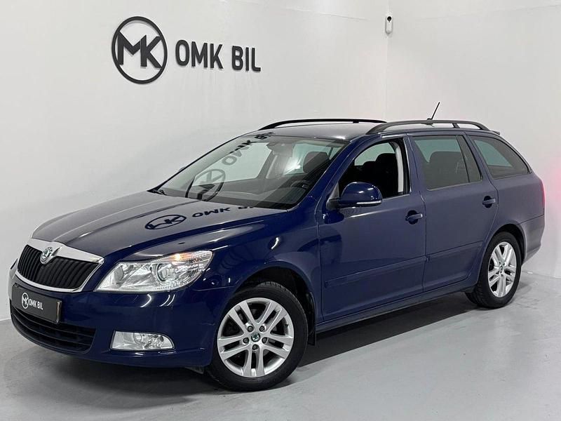 Blå Begagnad 2012 Skoda Octavia Elegance Kombi | 89 900 kr (Lite dyr) - Bild 1/4