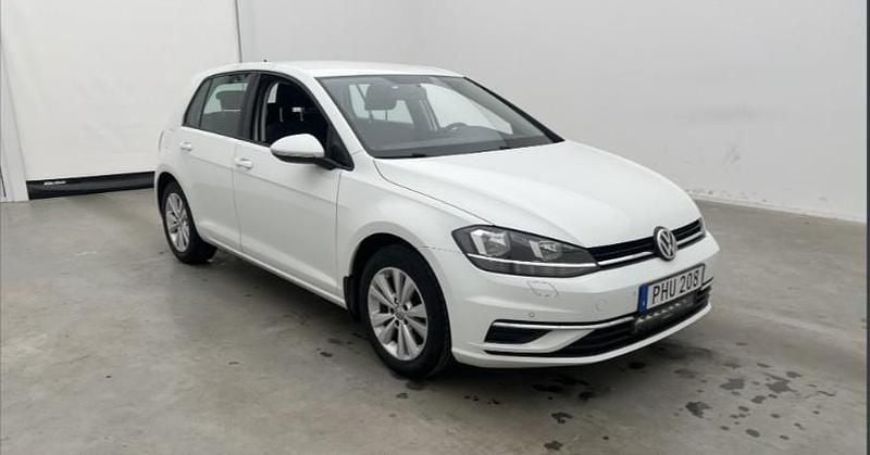 Vit Begagnad 2017 VW Golf VII Halvkombi | 149 999 kr (Marknadspris) - Bild 1/3