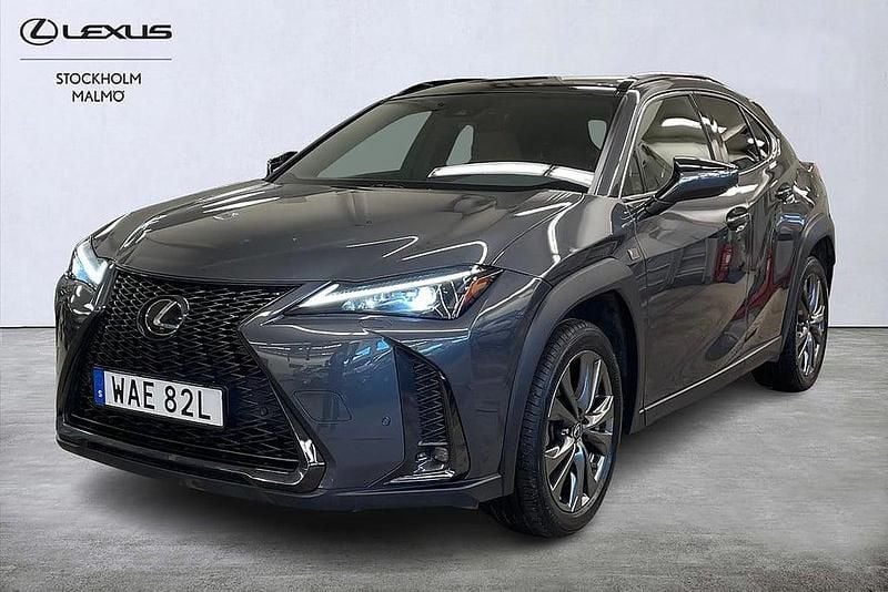 Begagnad Lexus UX 250h E-FOUR 186 HK (136 kW) 2022 Grå SUV