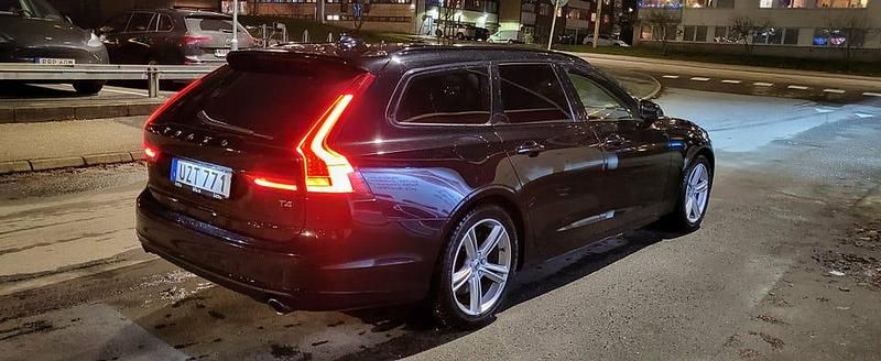 Begagnad Volvo V90 Momentum 190 HK (139 kW) 2019 Kombi