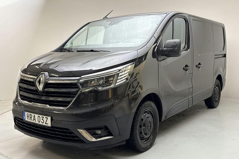 Svart Begagnad 2023 Renault Trafic Van | 210 000 kr (Superpris) - Bild 1/4