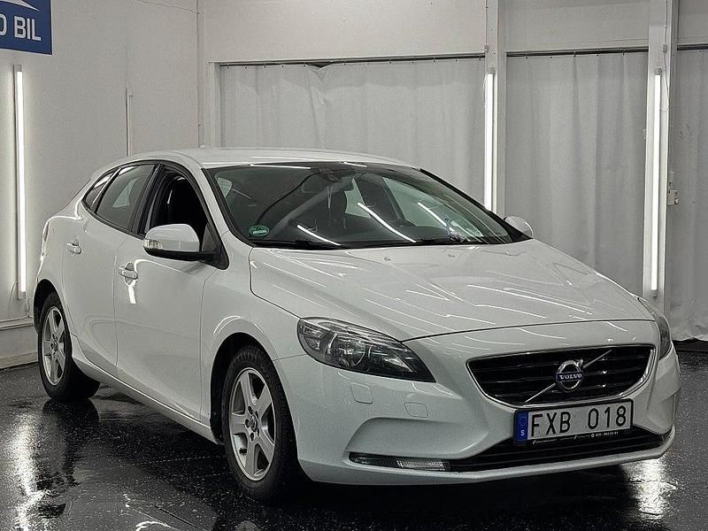 Begagnad Volvo V40 Kinetic 116 HK (85 kW) 2013 Vit Halvkombi