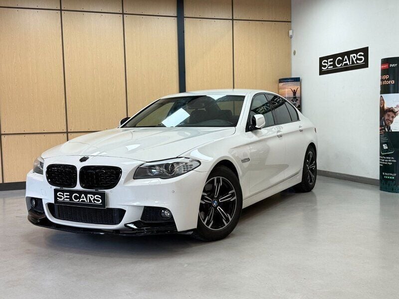 Vit Begagnad 2011 BMW 520 M Sport Sedan | 164 900 kr (Lite dyr) - Bild 1/4