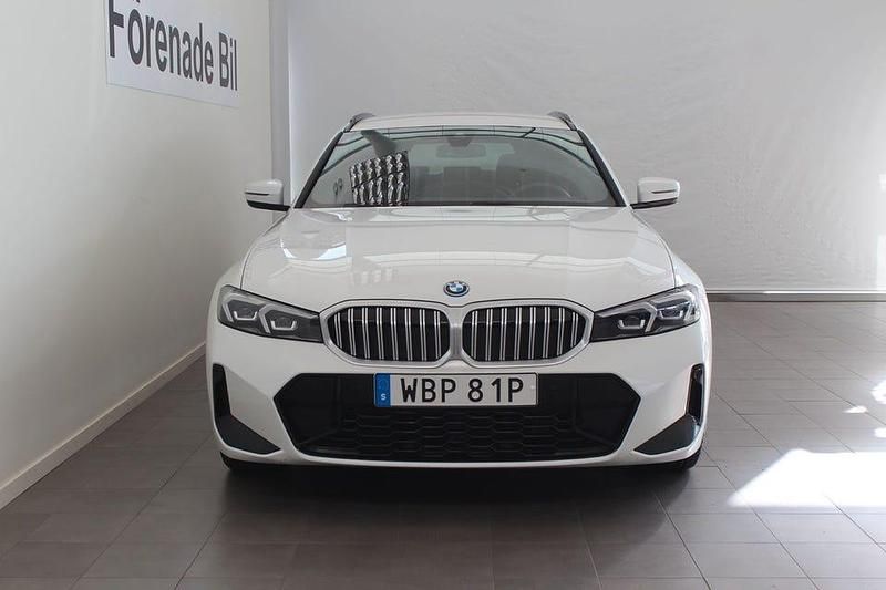 Begagnad BMW 330 M Sport 184 HK (135 kW) 2025 Mineralvit Kombi