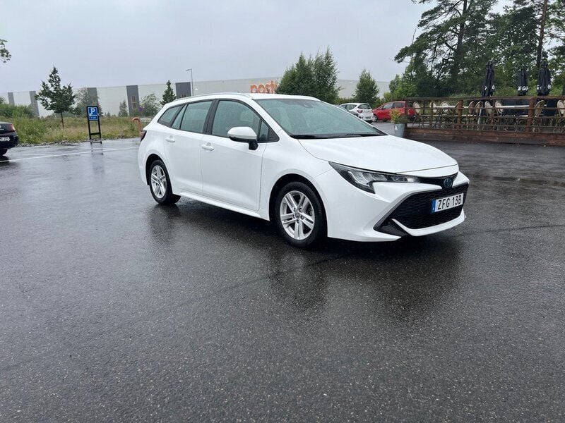 Vit Begagnad 2022 Toyota Corolla Active Kombi | 214 900 kr (Marknadspris) - Bild 1/4