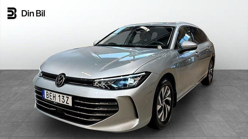 Silver Begagnad 2024 VW Passat Business Kombi | 349 900 kr (Marknadspris) - Bild 1/4