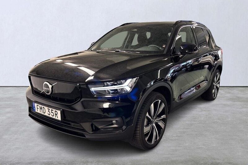 Svart Begagnad 2022 Volvo XC40 Pro SUV | 334 500 kr - Bild 1/4